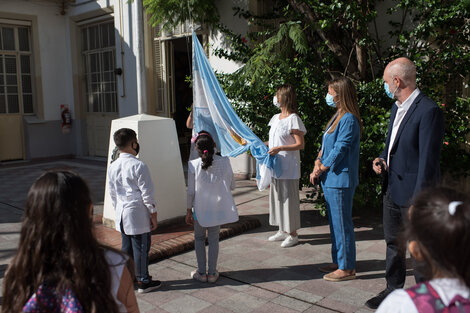 Larreta y Acuña tuvieron su foto en una escuela abierta. 