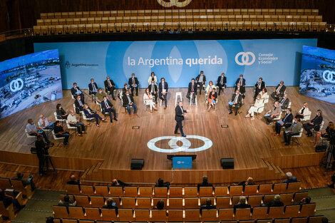 Fernández, con el logo del Consejo, en el acto en el CCK