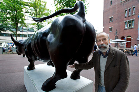 Murió el escultor Arturo Di Modica, autor del famoso Toro de Wall Street