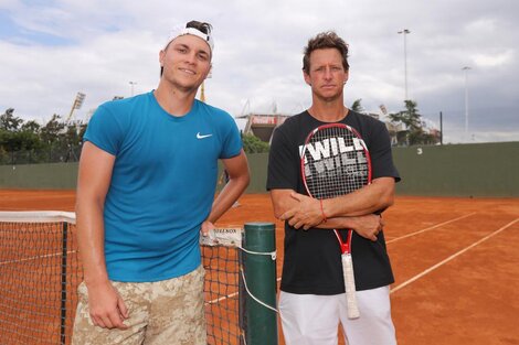 Miomir Kecmanovic, serbio de 21 años y número 41 del mundo, junto a su nuevo coach, David Nalbandian.