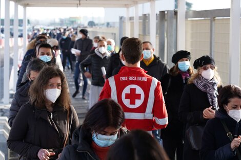 La cepa británica avanza en Italia y el gobierno impone nuevas restricciones