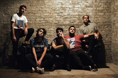 Muñecas presenta su álbum Festival de Sombras.