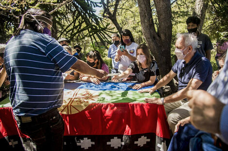 Mesa de diálogo por el conflicto en el volcán Lanín