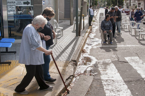 El bono es para que los ingresos no pierdan ante la aceleración de la inflación.