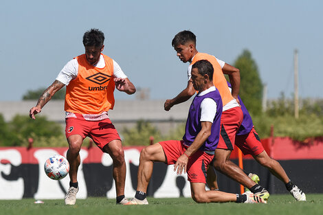 Pablo Pérez y Maxi Rodríguez vuelven a jugar desde el minuto cero.