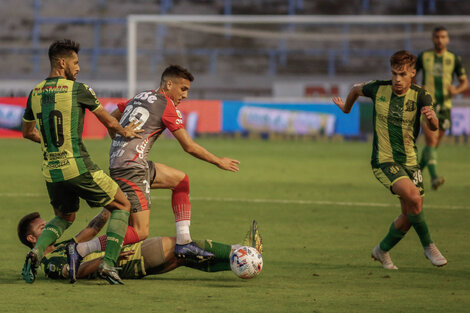 Aldosivi fue contundente ante Arsenal y logró su primer triunfo