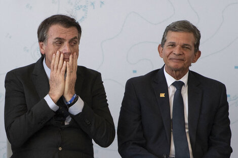 El excapitán Jair Bolsonaro junto al general Joaquim Silva e Luna.