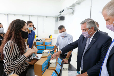 Los medidores fabricados en la  UnaHur permiten reducir los riesgos de contagio de Covid en lugares cerrados. 