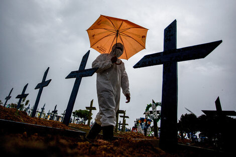 Con una campaña de vacunación en cámara lenta, Brasil vive la fase más mortífera de la pandemia. 