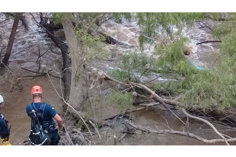 Bomberos y otras autoridades habían desaconsejado la navegabilidad del río.