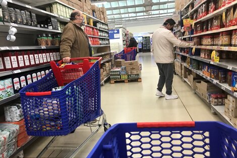 El equipo económico está analizando imponer precios máximos en insumos que encarecen los alimentos.