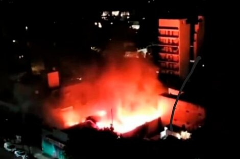 Impresionante incendio en un supermercado de Villa Urquiza