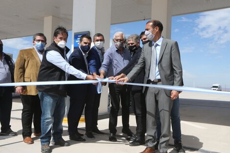 Inauguración de una estación de servicio en Añelo