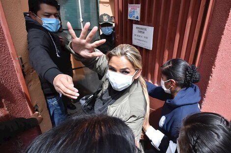 Añez, al ingresar al Centro de Orientación Femenina de Obrajes. 