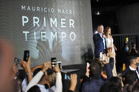 Macri junto a su mujer, Juliana Awada, en la presentación de su libro. 