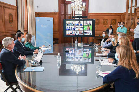 El ministro del Interior coordinó ayer la reunión con gobernadores