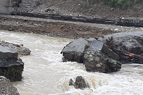 Isla de Cañas: se rompió un muro de contención en el río Piedras