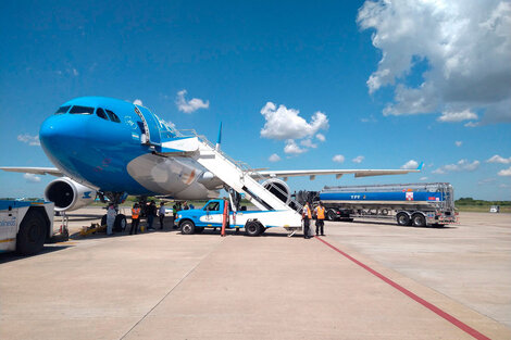 Cuánto cuesta traer las vacunas de Moscú: la compleja operatoria de los vuelos de Aerolíneas Argentinas 