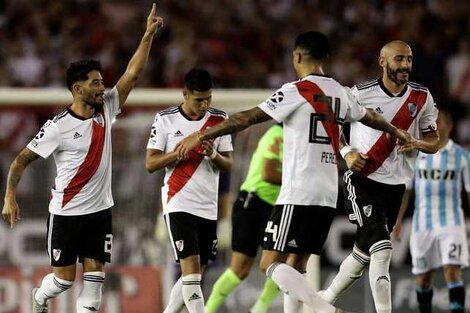 Festejo de River en la goleada 5-0 frente a Racing por la final de la Supercopa Argentina.