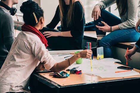 Las mujeres tienen menos oportunidades y aún menos en trabajos con expectativas de futuro.