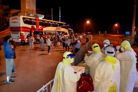 Varados en Uruguayana: un juez ordenó el ingreso al país por razones humanitarias y por única vez