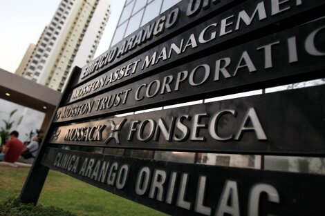 En 2016 estalla el caso de los Panamá Papers. Políticos, empresarios y deportistas figuran en la investigación del Consorcio de Internacional de Periodistas de Investigación. Uno de los implicados es Mauricio Macri.  