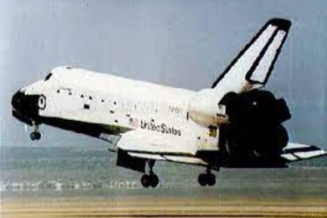 En 1981 despega por primera vez un transbordador espacial. El Columbia inicia una nueva etapa en la carrera espacial. En 2003 se desintegró con sus siete tripulantes.