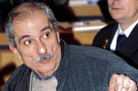 En 2005 Adolfo Scilingo, el marino detrás de los vuelos de la muerte, recibe en Madrid una sentencia a 640 años de cárcel. Es la primera condena de un tribunal extranjero contra un represor argentino.