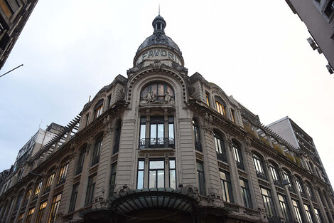 El tradicional edificio de Córdoba y Sarmiento, ícono de la ciudad.