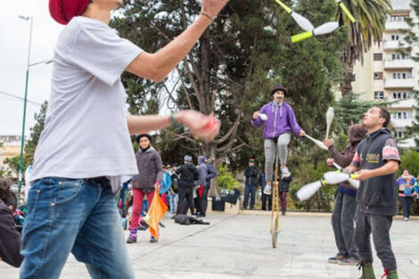 Artistas callejeros deberán tener un permiso municipal 