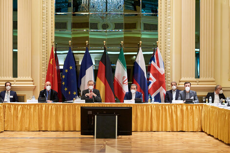 Diplomáticos de la EU, China, Rusia e Iran negocian en el Grand Hotel de Viena.