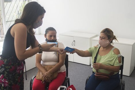 Los vendedores ambulantes tendrán sus primeras credenciales de trabajo