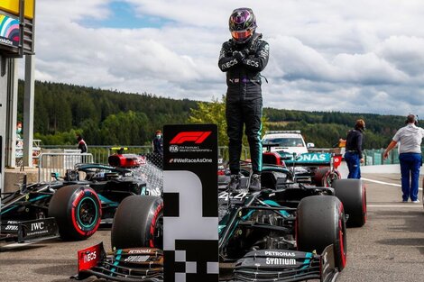 Lewis Hamilton sería uno de los pilotos a los que alcanzaría el tope salarial. (Fuente: AFP)
