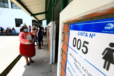 Segunda jornada de votación a distancia en Ecuador