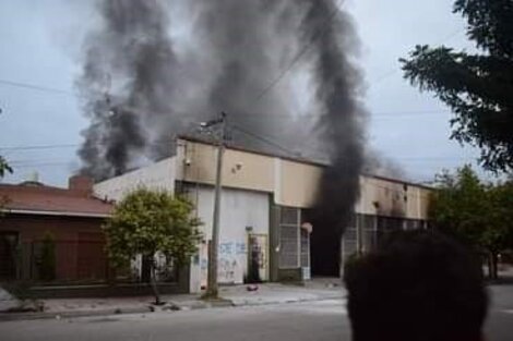 Los daños en la sede de la minera fueron totales.