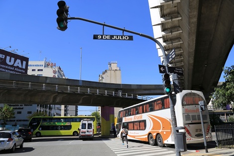 Sigue la protesta de los dueños de micros de media distancia por las restricciones