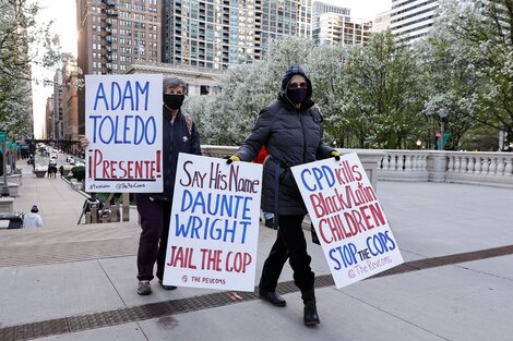 La policía mató en Chicago a un chico latino de 13 años con las manos en alto para entregarse