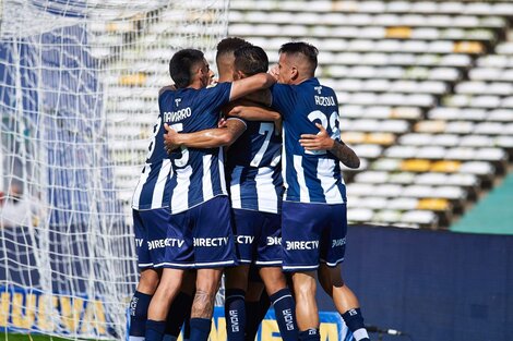 Talleres goleó a Unión y se acercó a la cima de la zona B