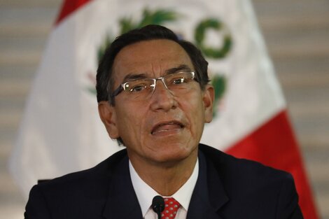 Martín Vizcarra, inhabilitado por vacunarse en secreto, denunció ser víctima de una persecusión política