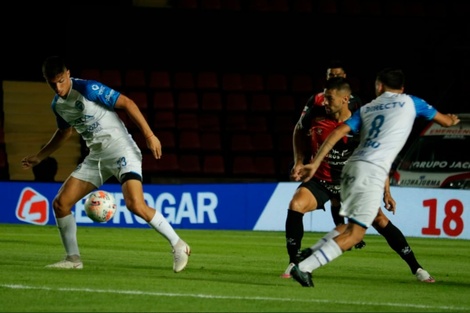 El líder Colón y Godoy Cruz se armaron un partidazo en Santa Fe