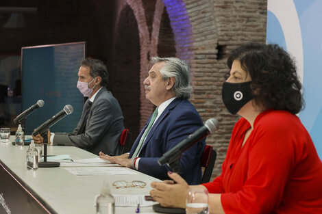 Alberto Fernández junto a la ministra de Salud, Carla Vizzotti, y el ministro de Obras Públicas, Gabriel Katopodis.