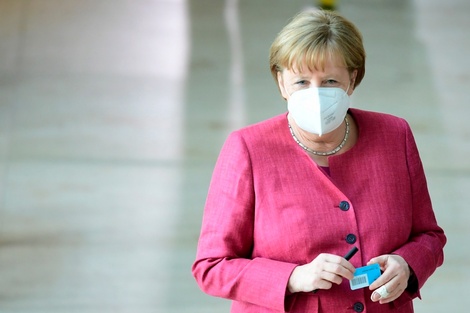 Media sanción en Alemania a una ley que refuerza el poder de Merkel para combatir al coronavirus