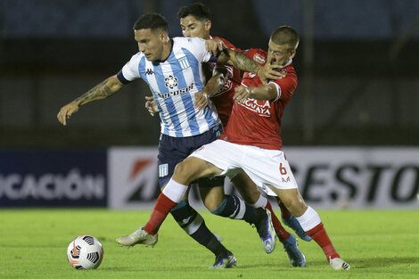 Racing rescató un punto en el final del partido