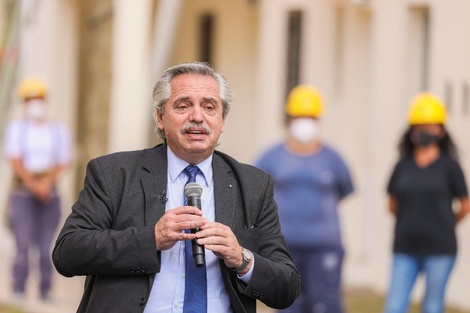 Alberto Fernández en el barrio Saladita de Avellaneda.