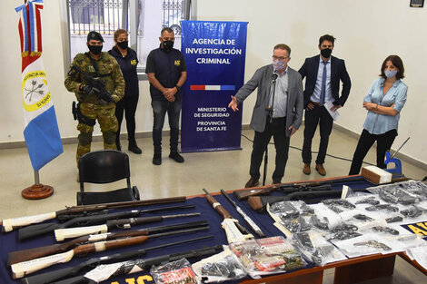 Es un decomiso de 20 fusiles , 11 armas de  puño y más de 3 mil municiones.