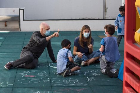 Larreta junto a Acuña en su úlitma recorrida por los colegios porteños.