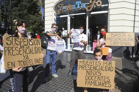 Curas en Opción por los Pobres: “La vida no es moneda de cambio”