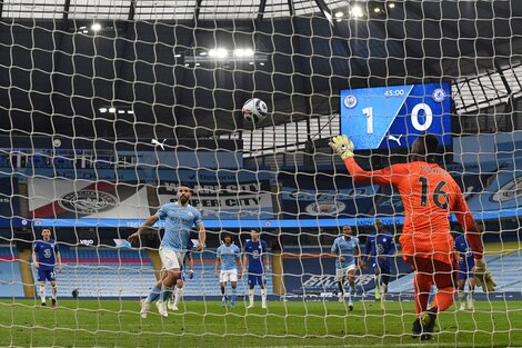 Premier League: Kun Agüero erró un penal y el City aún no es campeón