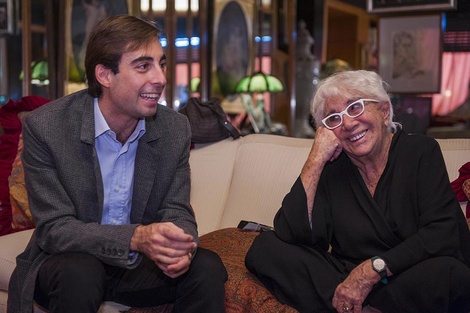 Valerio Ruiz y Lina Wertmüller,  hicieron Detrás de los anteojos blancos.  