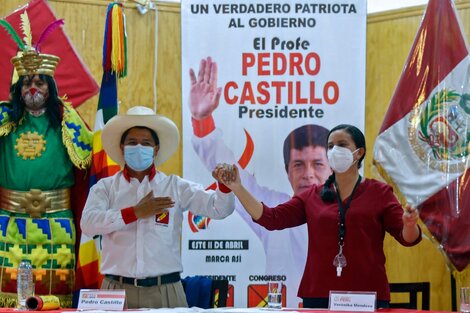 Castillo y Mendoza en un acto de campaña este miércoles en Lima.